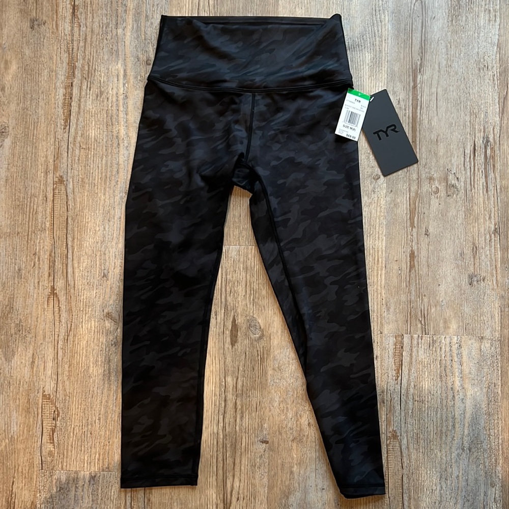 TYR Crop Leggings - Size M